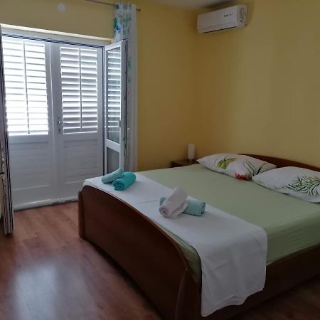 Guest House Lucija Makarska Exteriör bild